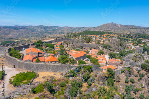 Cuadro en lienzo Aerial view of castle in Portuguese town Sortelha