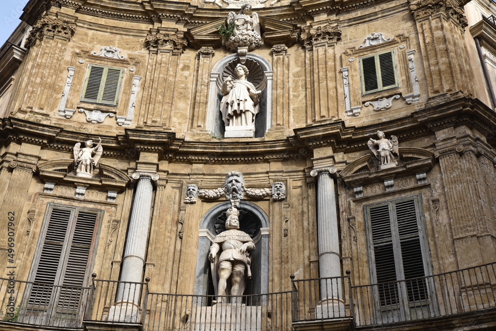 Statues de la place des Quattro Canti à Palerme. Sicile