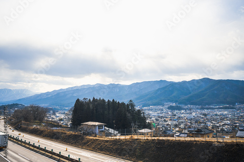 高速道路と市街地の風景 伊那谷