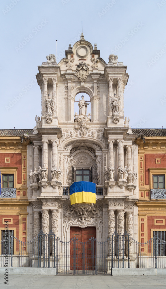 Flag in support of Ukraine on the façade of the Palacio de San Telmo. Main entrance to the headquarters of the Presidency of the Andalusian Regional Government. 