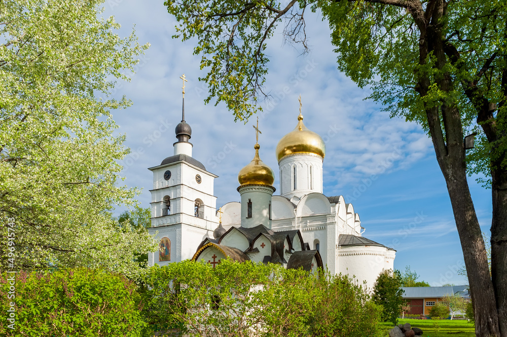 Borisoglebsky monastery, Dmitrov. Borisoglebsky Cathedral and the chapel of the Holy Spirit.