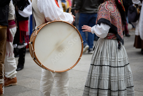 Fototapeta Man in period dress holding a drum at the popular festival of the reconquest of the city of Vigo, Galicia, Spain