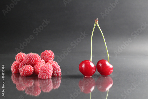 Obraz na plátně cherry berries and raspberries against each other condemnation of society reject