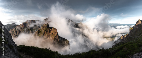 Canvas-taulu Panorama of the mountains, Madeira island, Portugal, Pico de Arieiro - pico de Ruivo trail