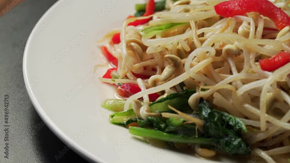 Refreshing meal, home cooking, stir-fried bean sprouts with cabbage