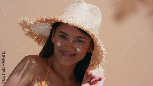 Tableau sur toile Beauty portrait of young brunette asian woman with sunscreen on her cheeks in a