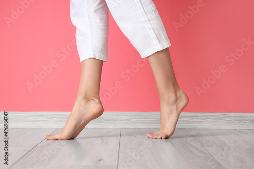 Female bare feet near pink wall © Pixel-Shot