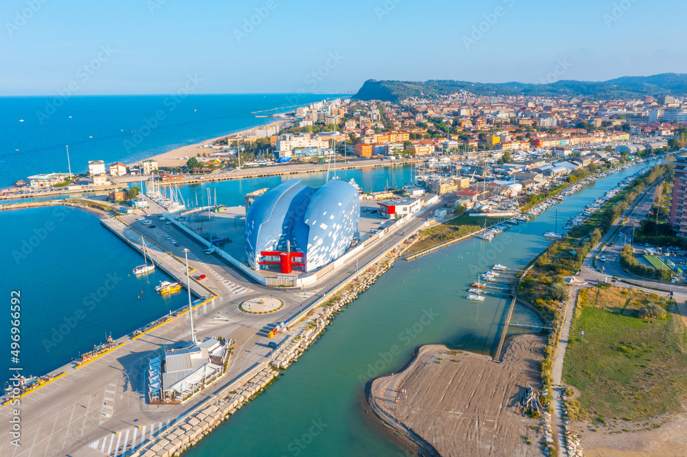 Φωτογραφία Aerial view of marina in the Italian town Pesaro
