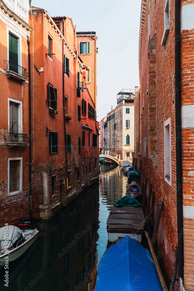 canals of venice and its houses