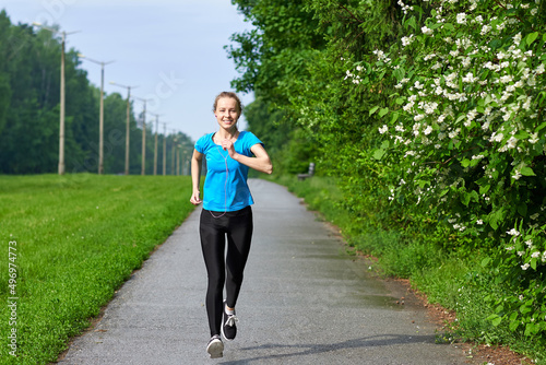 Running woman atletic spotsman training in the summer park. Outdoor fitness portrait © Joe-L