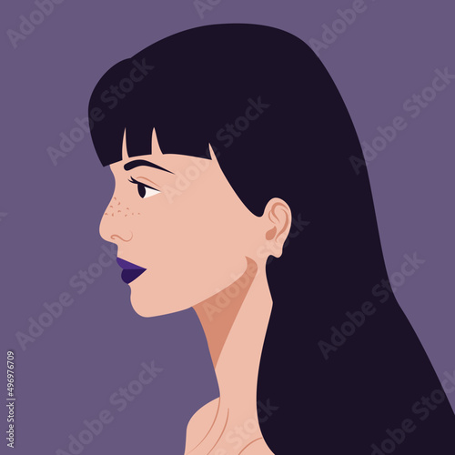 Profil młodej dziewczyny z ciemnymi włosami na fioletowym tle. Portret kobiety z grzywką. Avatar do social media. Ilustracja wektorowa.