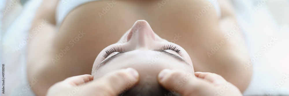 Naklejka premium Spa worker using fingers for massage