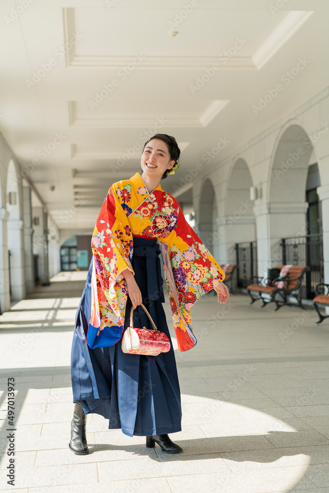 卒業を迎えた女子大学生 卒業を迎えた女子大学生