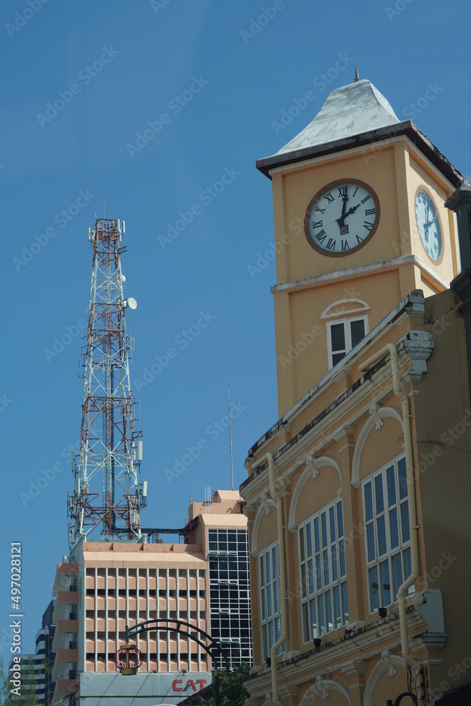 Fototapeta premium radio tower clook tower down town