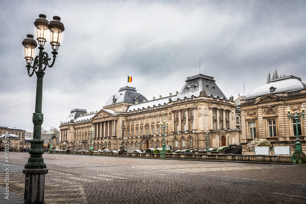 Fototapeta premium Palais de Bruxelles en Belgique sous la neige. 