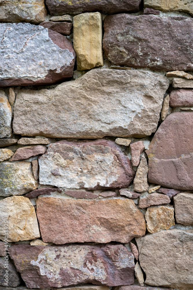 Steinmauer, geschichtet aus Schwarzwälder Buntsandstein Steinmauer, geschichtet aus Schwarzwälder Buntsandstein