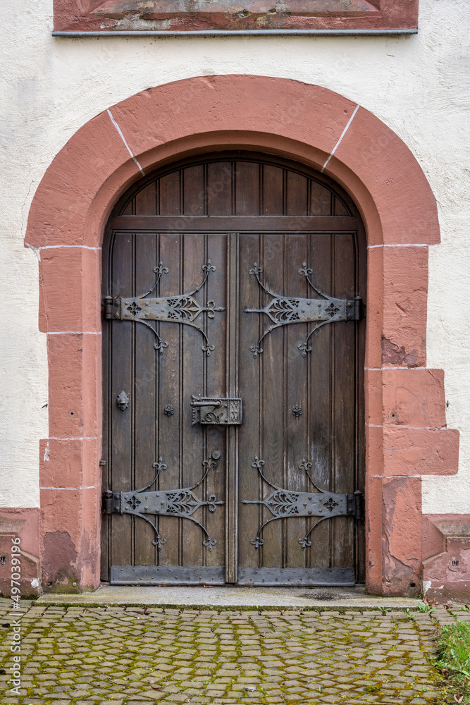 Seitenportal der Pfarrkirche St. Laurentius in Kenzingen