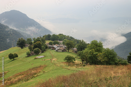 Stille Berglandschaft über dem Comer See; Blick auf Sortaiolo, Sasso Pelo und den See bei Gravedona photo