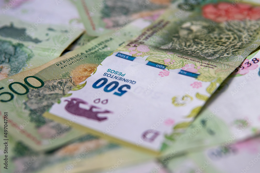Billetes de 500 pesos argentinos. Dinero argentino. Billetes de 500 pesos argentinos. Dinero argentino.