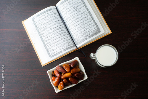 Ramadan moments dates and milk and coran iftar time 
رمضان كريم وقت الافطار وقراءة القرآن  photo