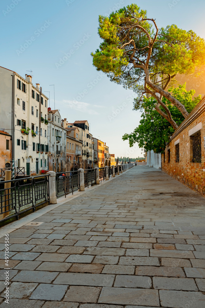 Fototapeta premium Venice, Italy - July 28 2021: Streets of Venice, during sunrise