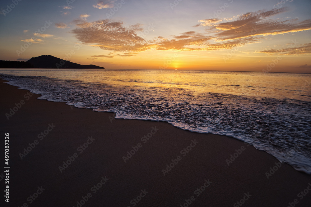 Fototapeta premium Beautiful seascape with sunset cloudy sky.