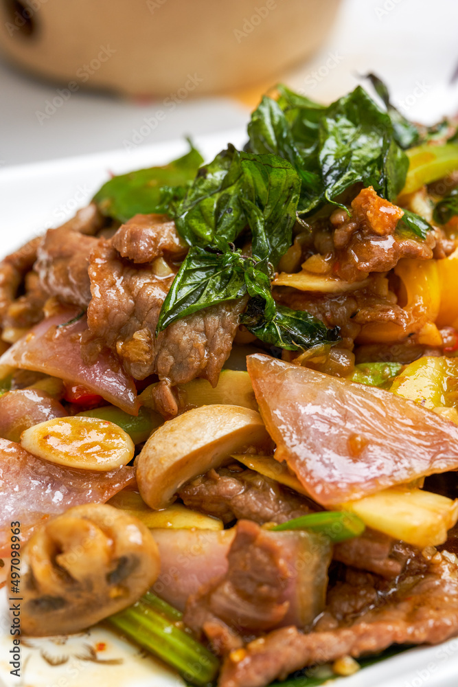 A Delicious Pad Thai Mushroom Beef Stir-Fry A Delicious Pad Thai Mushroom Beef Stir-Fry