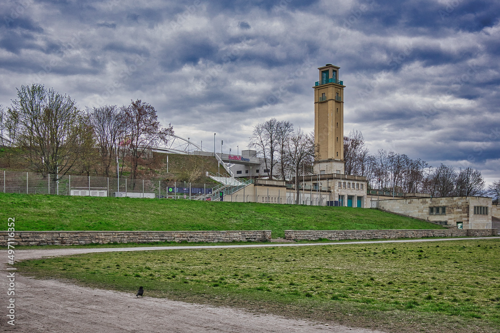 Glockenturm an der Festwiese vor dem Stadion in Leipzig, Sachsen