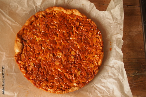 Obraz na płótnie delicious almond tart cake at home w salonie