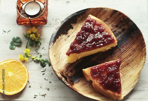 Wallpaper Mural Pastel casero con mermelada de frambuesa
 Torontodigital.ca