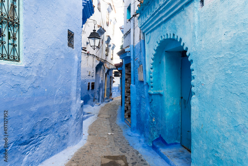 Morocco, Chefchaouen, Narrow alley and traditional blue houses © Image Source