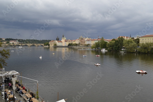 Wełtawa w Pradze w pochmurny dzień, Czechy