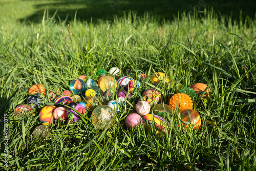 Wallpaper Mural eggs in grass Torontodigital.ca