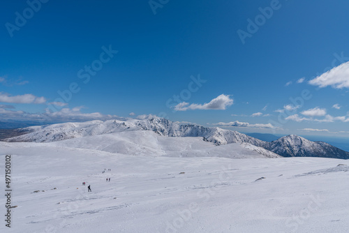 Senderistas de camino a la cima del Pico del Morezón © MrWeaK