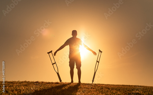 Obraz na plátne Man with crutches learning to walk again