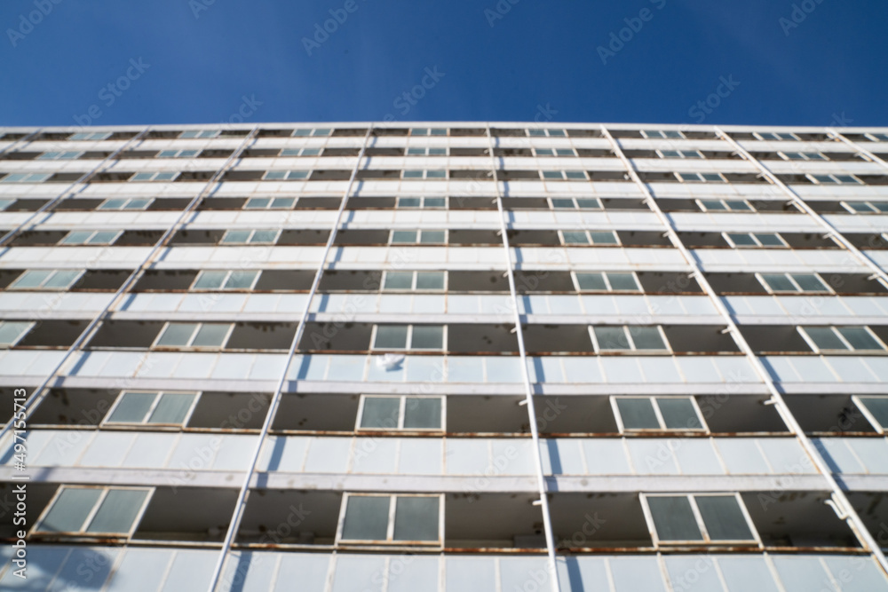 青空の下の日本の集合住宅/アパートメント/マンション/大型分譲住宅./ファミリー向け分譲マンション 青空の下の日本の集合住宅/アパートメント/マンション/大型分譲住宅./ファミリー向け分譲マンション