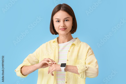 Young woman with smartwatch...