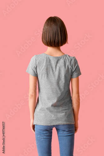 Young woman with short brow...