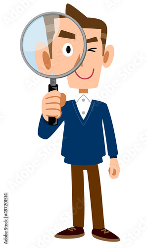 虫眼鏡を覗く男性の全身
