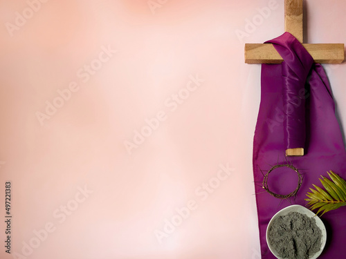 Foto Lent Season,Holy Week and Good Friday concepts - religious cross in red  background