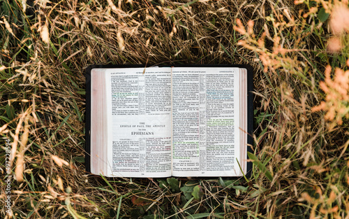Foto The Book of Ephesians Christian Holy Bible