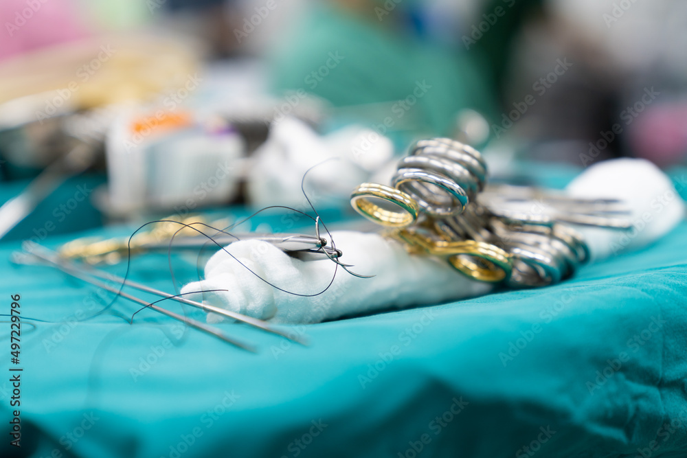 Obraz premium scrub nurse prepare equipments for emergency endovascular operation