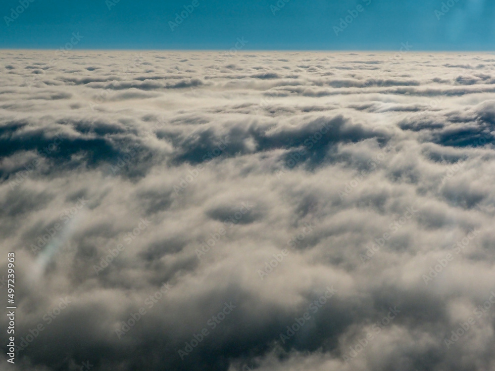 vue aérienne de nuages à Fontenay-saint-Père dans les Yvelines en France