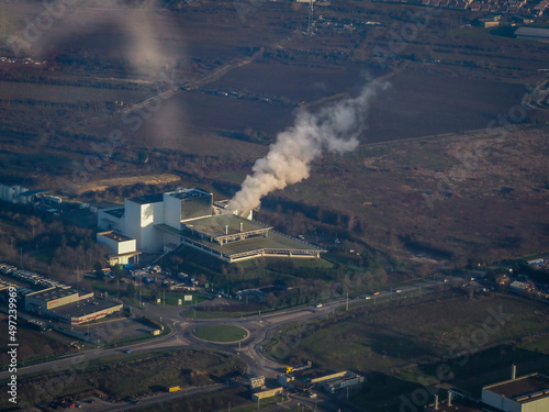 vue aérienne de l'usine de traitement des déchets de Carrières-sous-Poissy dans les Yvelines en France