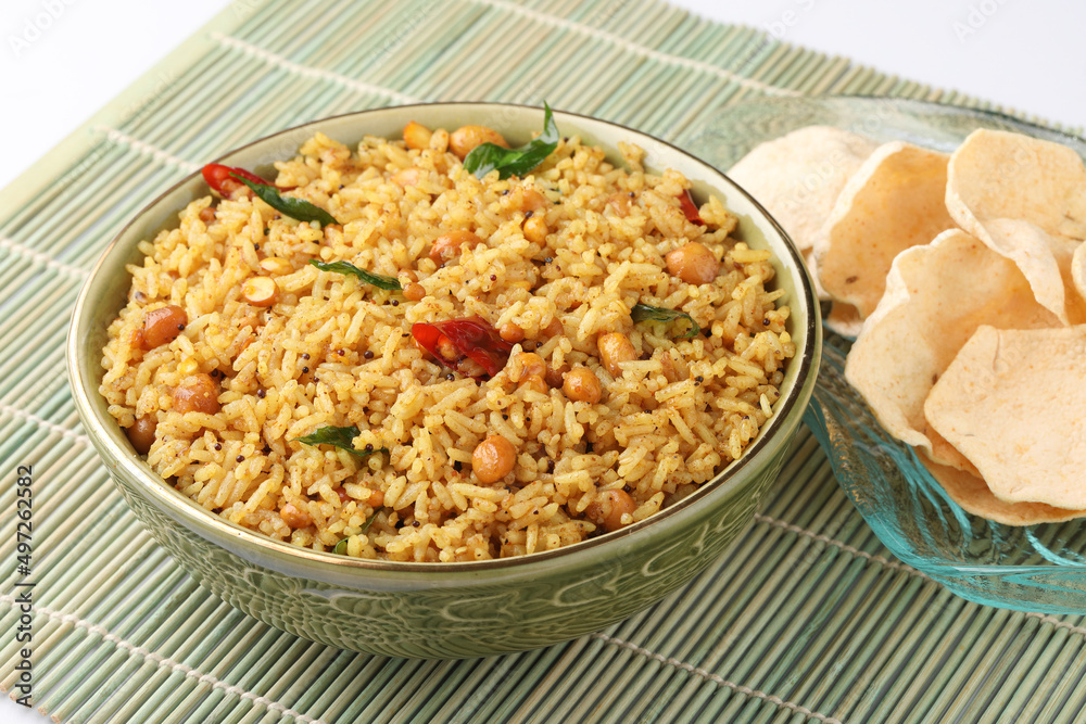 Temple Puliyodharai / Puliyogare / Tamarind Rice - Tangy and spicy