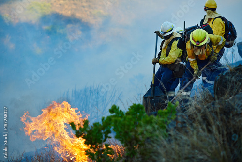 Foto Where theres smoke, theres fire and fire fighters