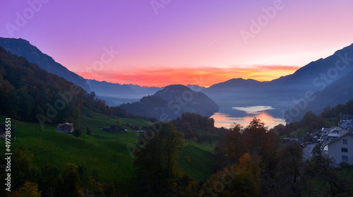 Fototapeta Naklejka Na Ścianę i Meble -  Alpnachersee und Vierwaldstättersee bei Stansstad, Schweiz   