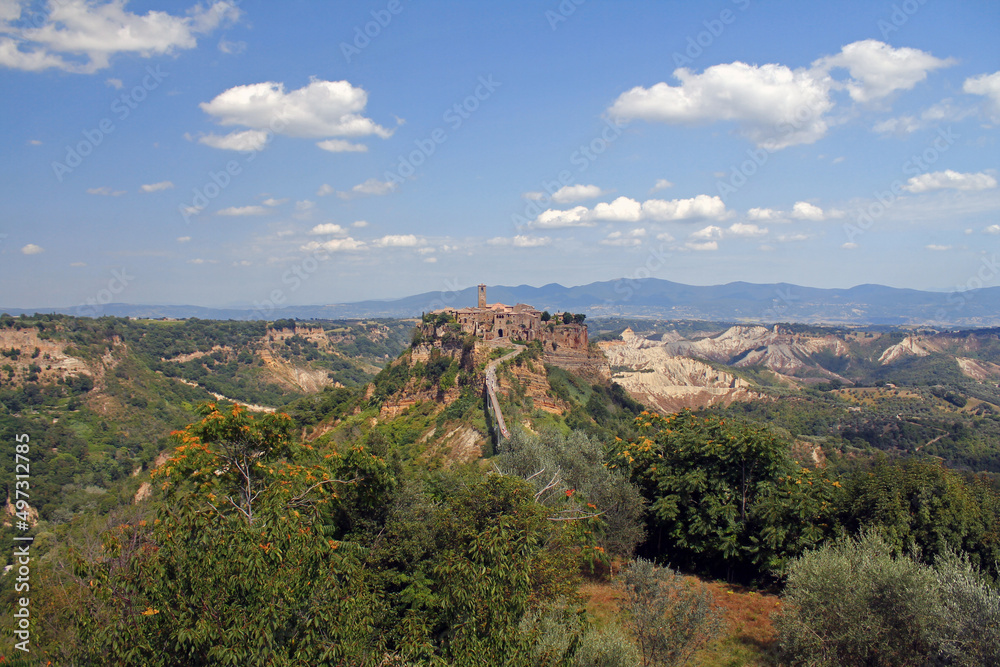 Obraz premium The historical civita village of Bagnoregio standing on a cliff with the long pedestrian bridge