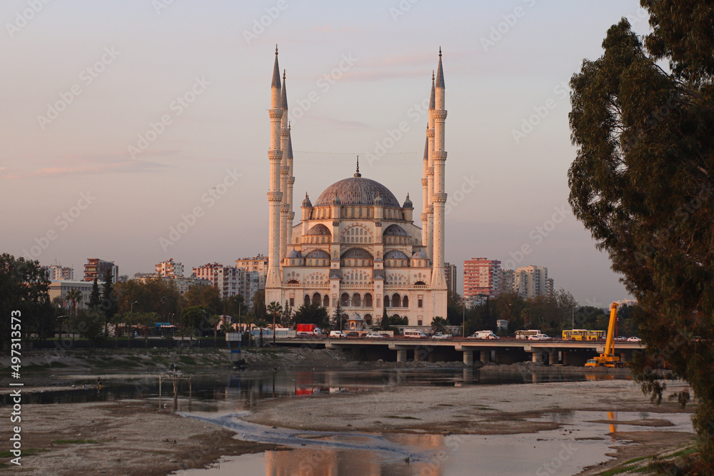 Naklejka premium The Stone Bridge and Sabanci Mosque, Adana, Turkey