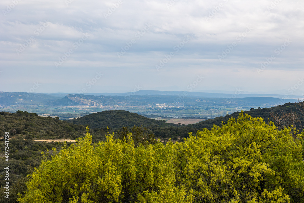 Vue sur la Vallée du Rhône depuis le Château de Gicon (Occitanie, France)